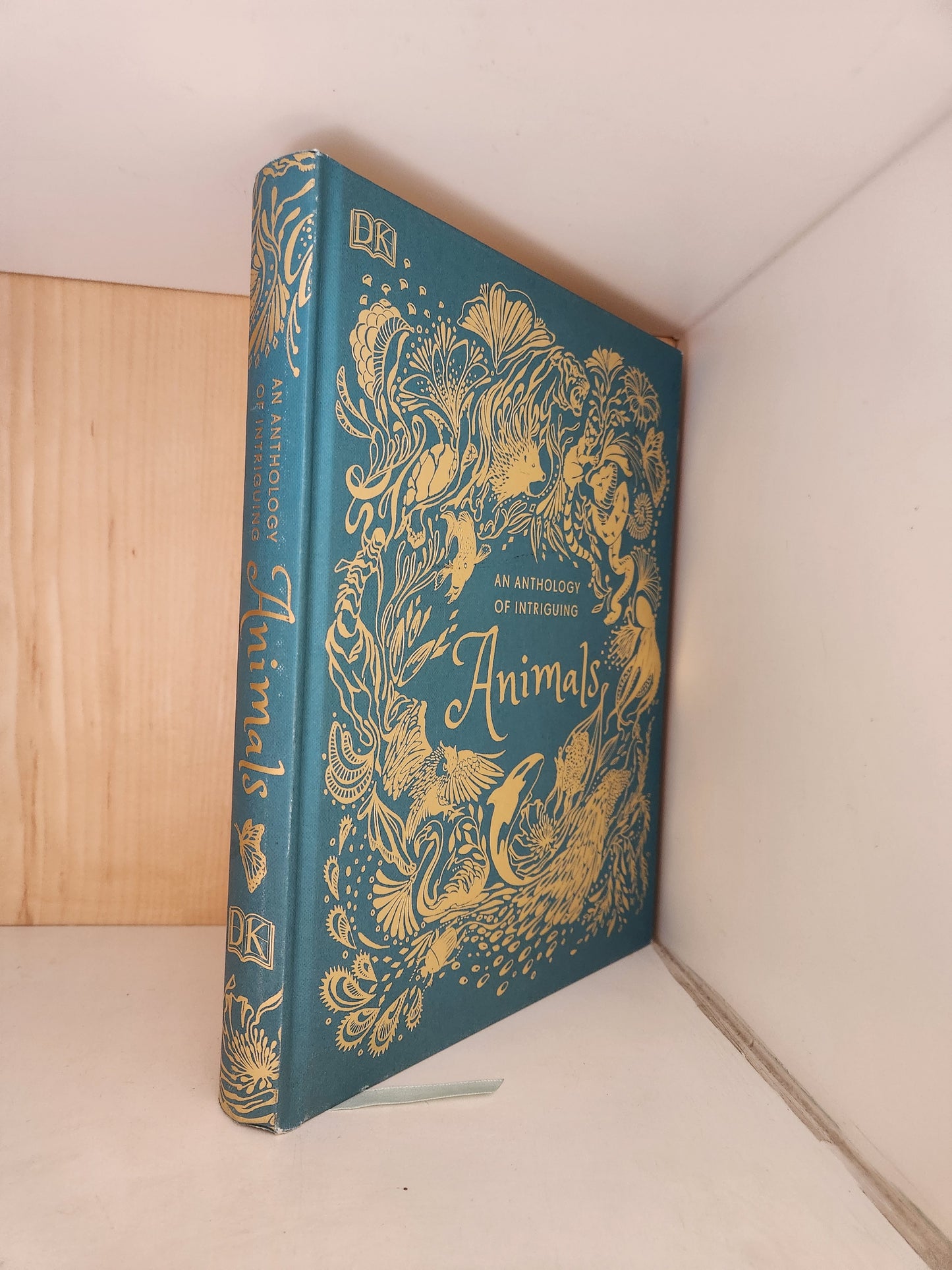 An Anthology of Intriguing Animals by Ben Hoare (Factory Flawed)