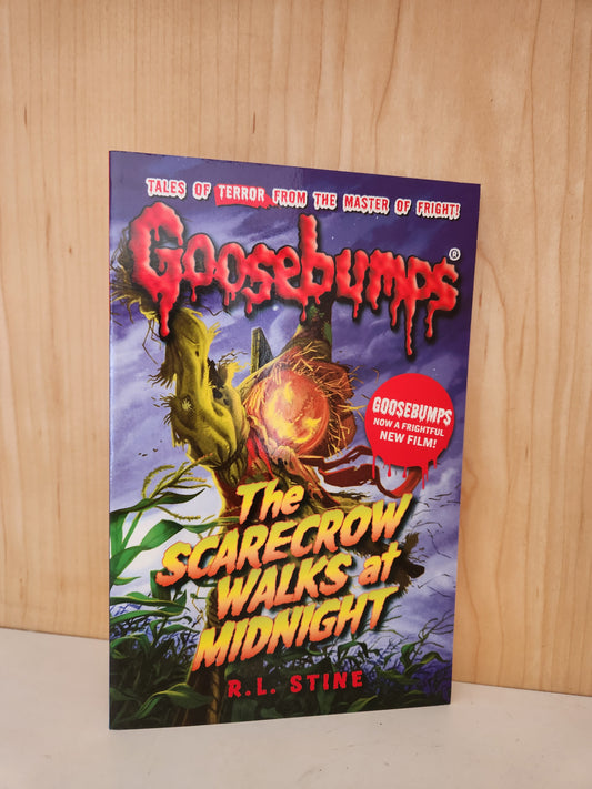 Goosebumps: The Scarecrow walks at midnight [Preloved]
