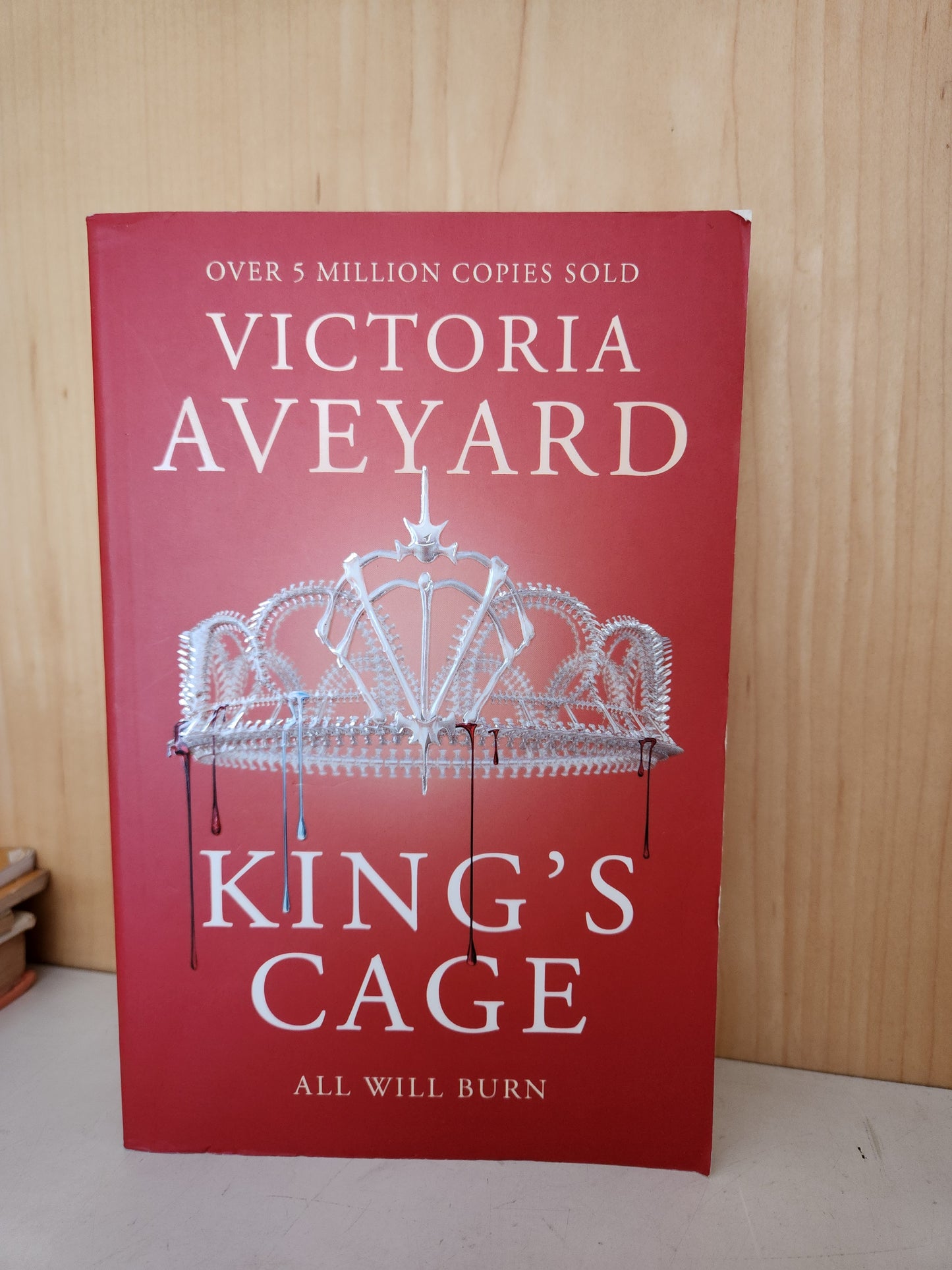 Kings Cage by Victoria Aveyard [Preloved]